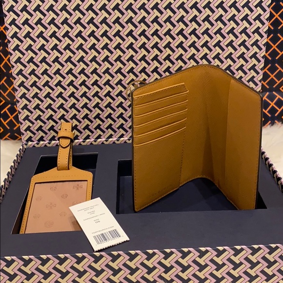 Tory Burch Accessories - NWT Auth Tory Burch Gift Set
